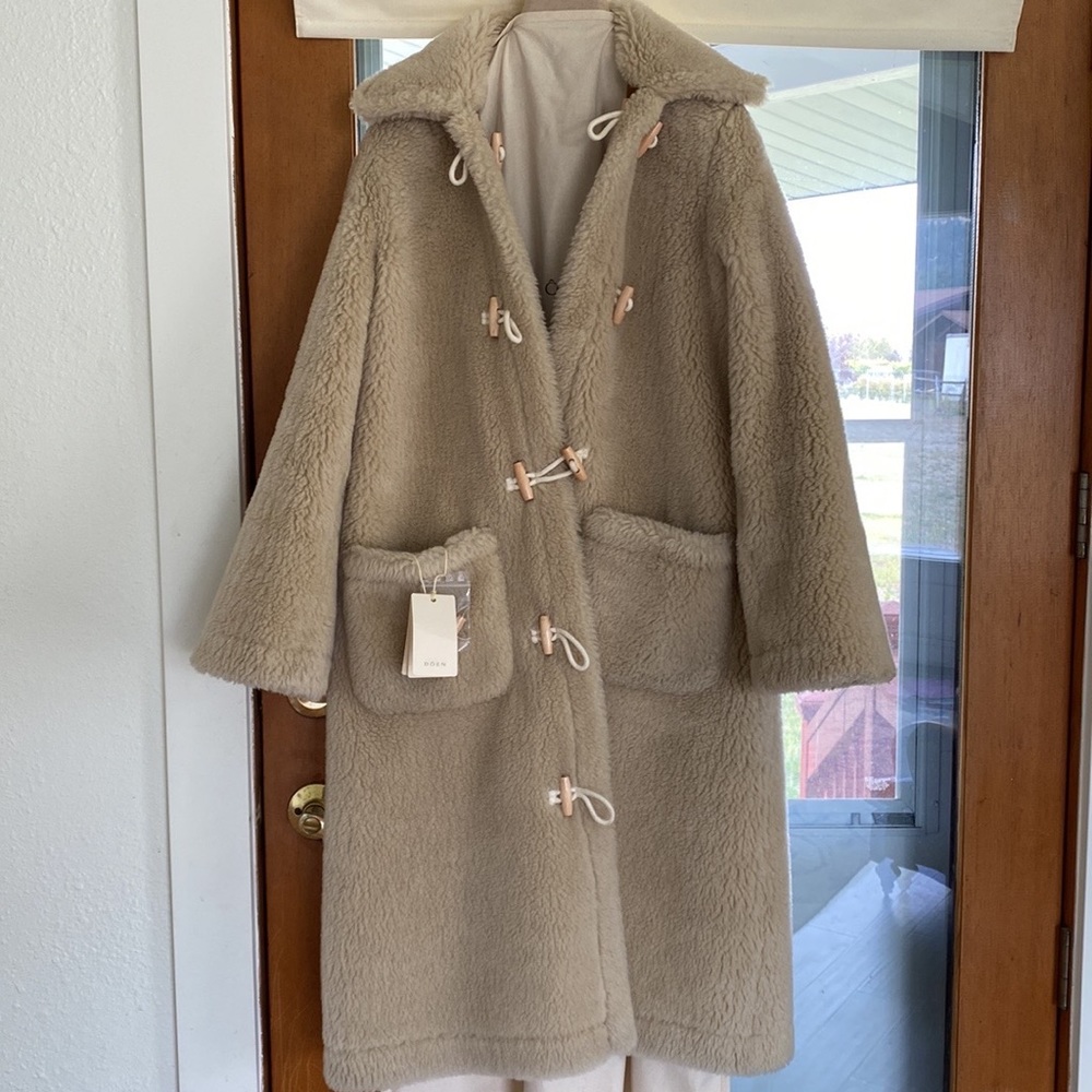 Doen chamonix coat, Camel color, Reversible, NWT.